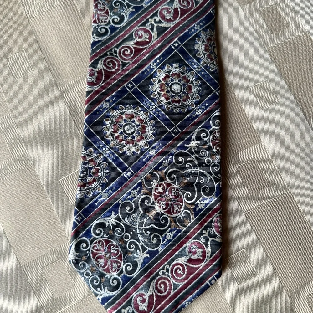 100% Silk‎ Bill Blass Elegant Multicolor Patterned Men's Tie